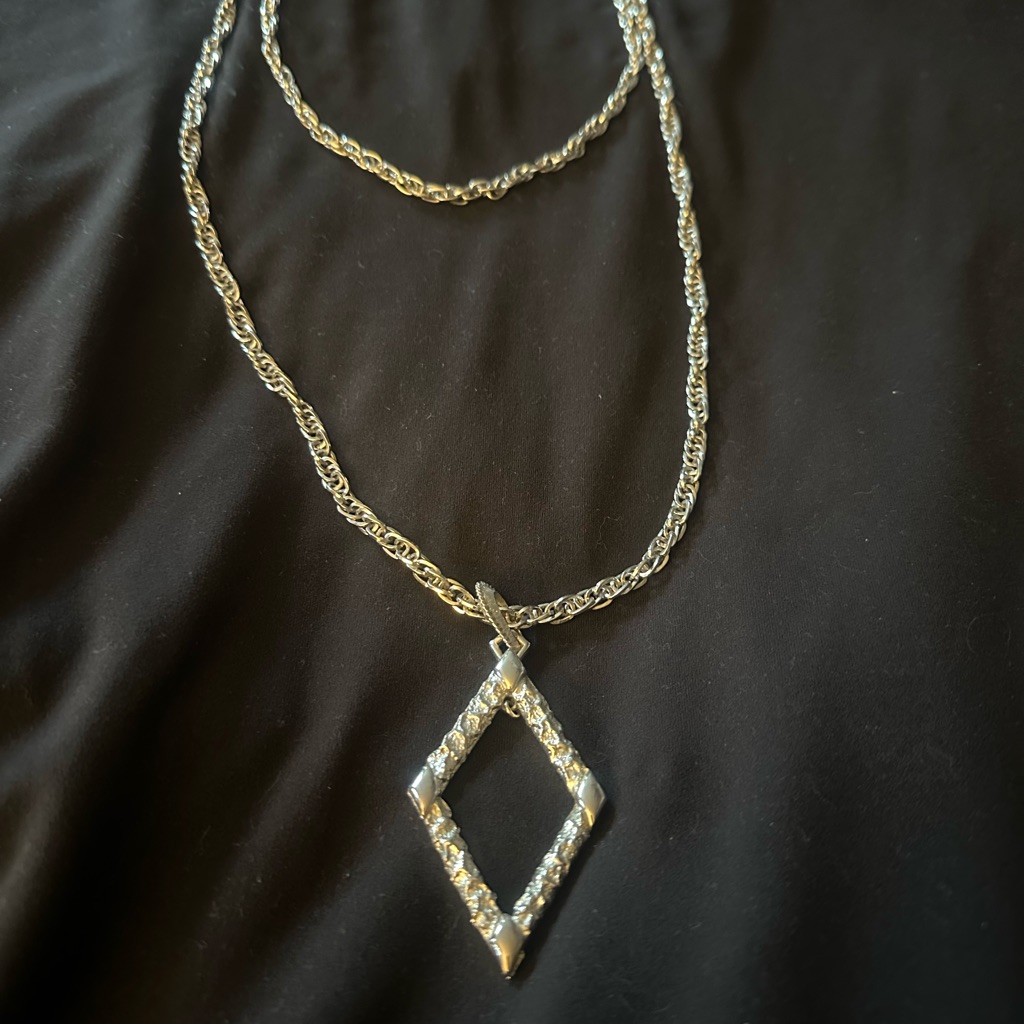 Sarah Coventry Silver Double-Strand Necklace With Pendant 8$